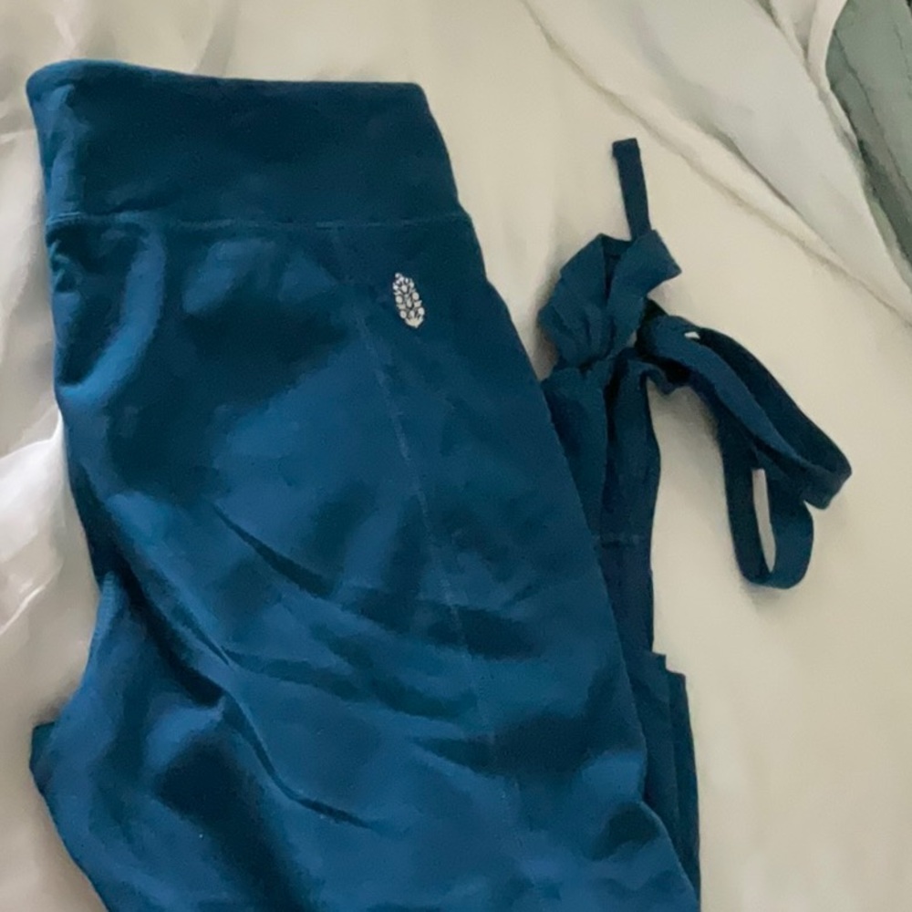 Free People movement Lace up Capri leggings NWOT